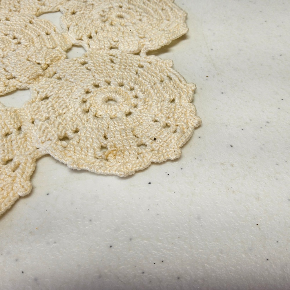 Unbranded Crochet Doily Table Runner Cream Vintage Floral Medallion 10x6 - Picture 3 of 5